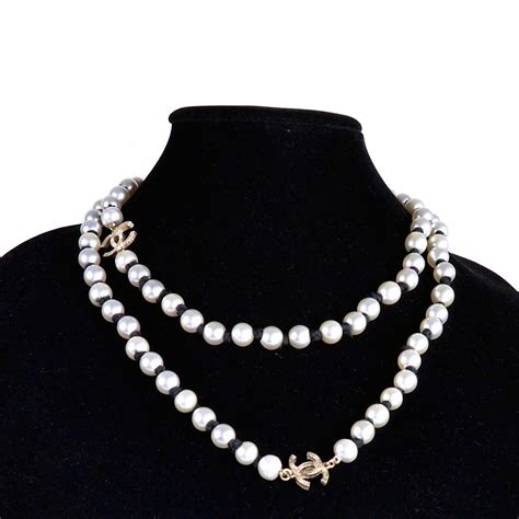 collier de perles chanel|CHANEL.